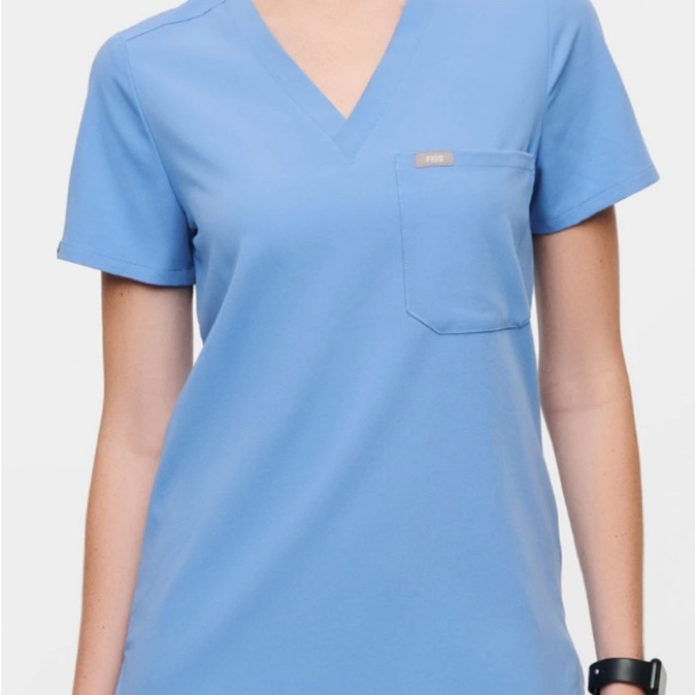 Figs ceil Blue Catarina one-pocket scrub top M